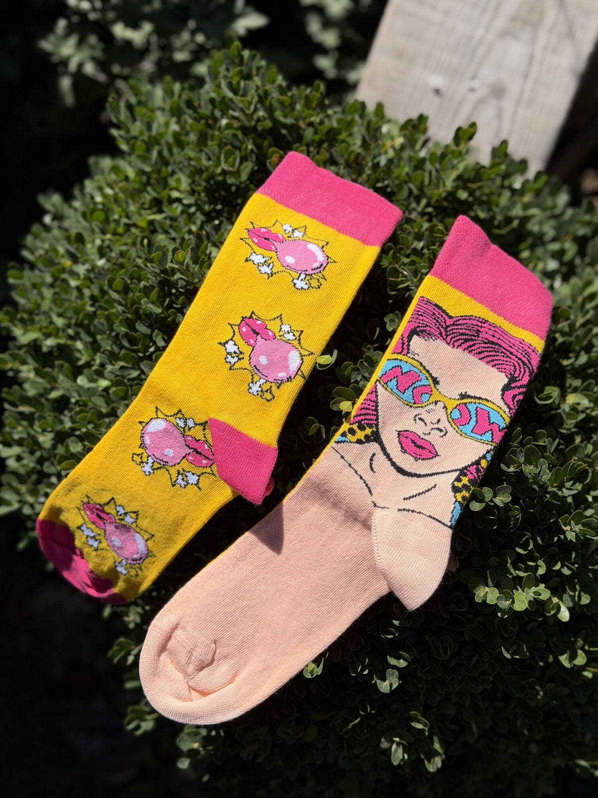Unisex Sağlı Sollu Pop Art Sakız Balonlu Kız Desenli Soket Çorap - görsel 3