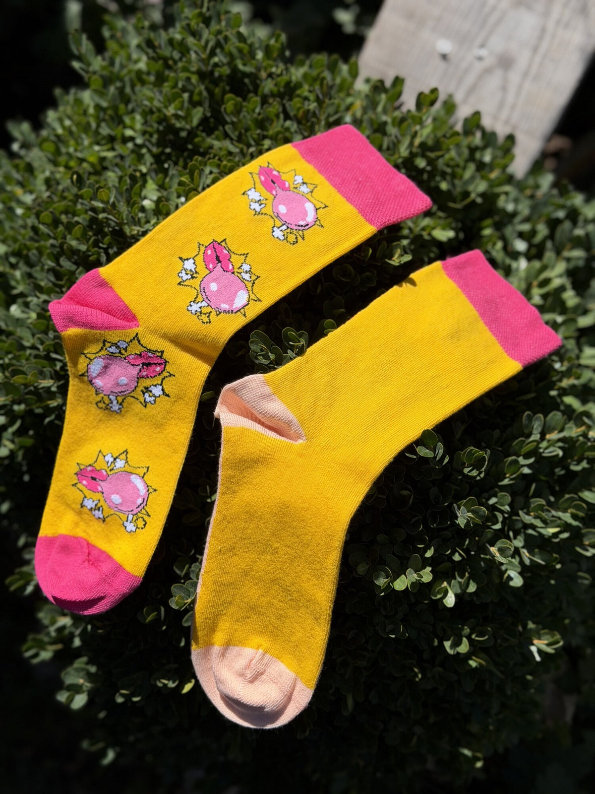 Unisex Sağlı Sollu Pop Art Sakız Balonlu Kız Desenli Soket Çorap - görsel 5