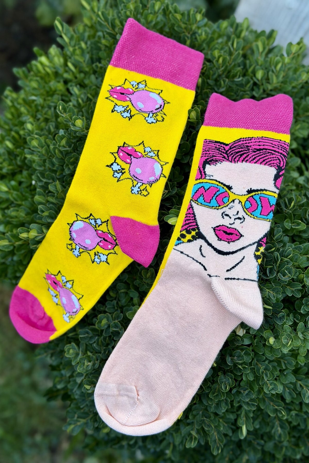 Unisex Sağlı Sollu Pop Art Sakız Balonlu Kız Desenli Soket Çorap - görsel 6