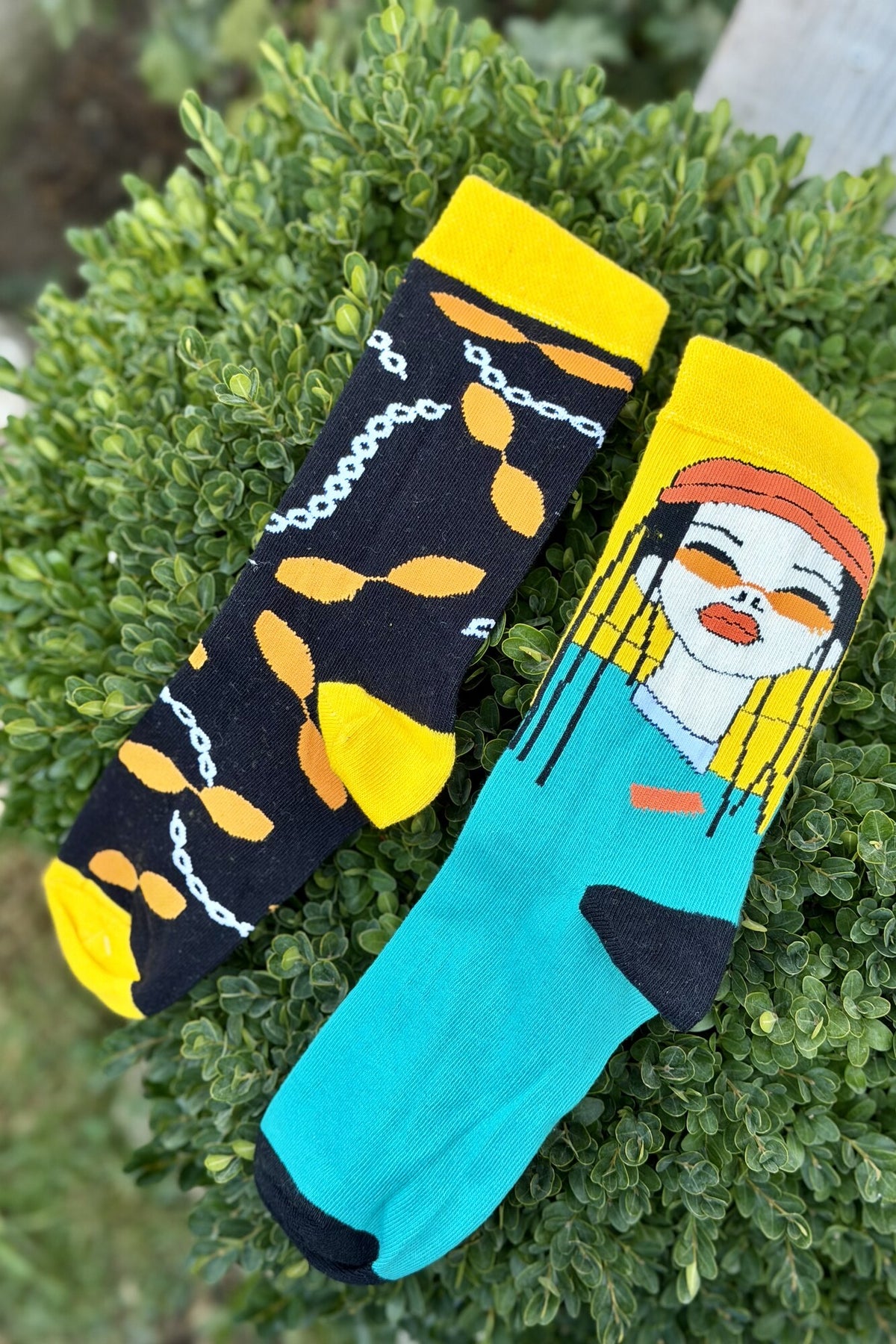 Unisex Sağlı Sollu Rasta Saçlı Kız Desenli Soket Çorap - görsel 2